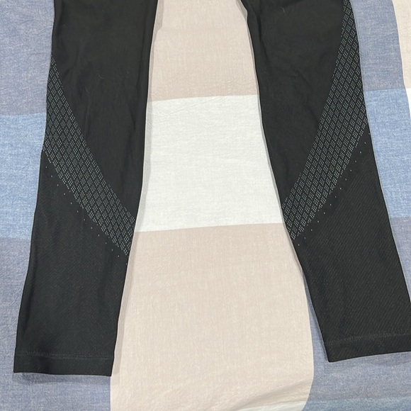 Lululemon Leggings Like New - Picture 3 of 8
